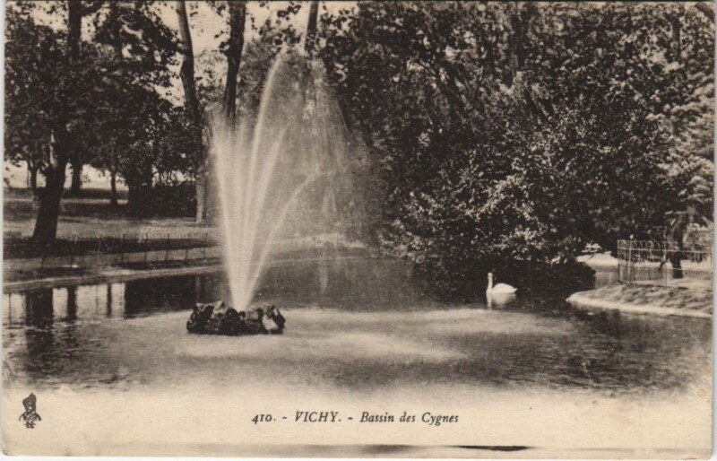 Carte postale ancienne Vichy Bassin des Cygnes à Vichy