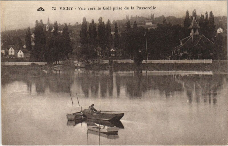Carte postale ancienne Vichy vue vers le Golf prise de la Passerelle à Vichy