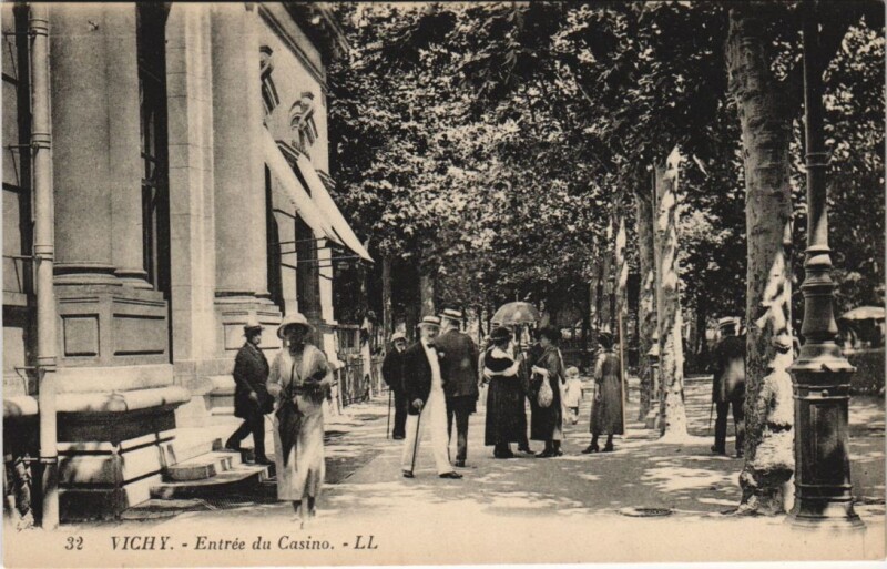 Carte postale ancienne Vichy Entree du Casino à Vichy