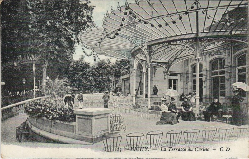 Carte postale ancienne Vichy Terrasse du Casino à Vichy