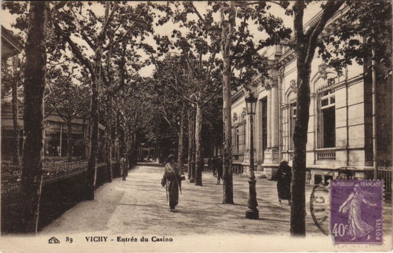 Carte postale ancienne Vichy Entree du Casino à Vichy