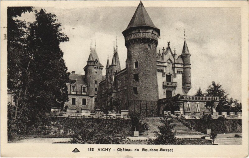 Carte postale ancienne Vichy Chateau de Busset à Busset