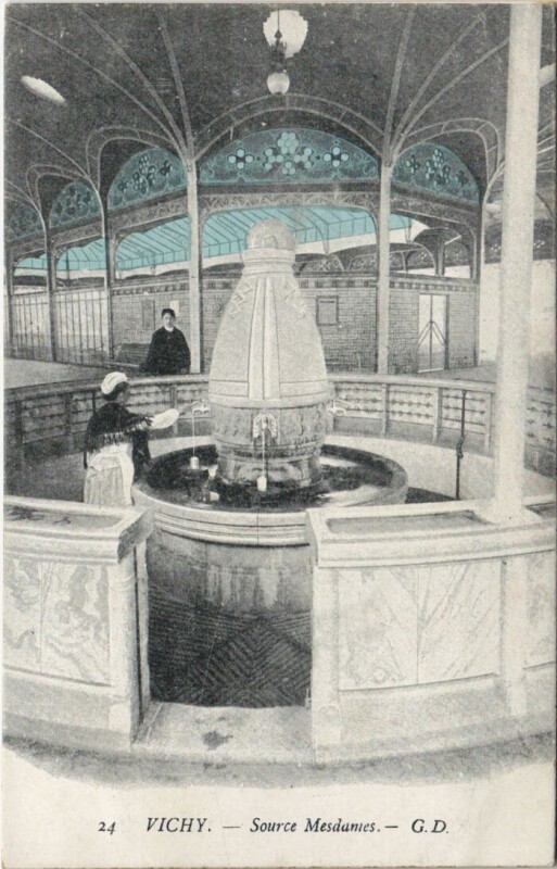 Carte postale ancienne Vichy Source Mesdames à Vichy