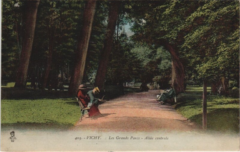 Carte postale ancienne Vichy Les Gards Parcs, Allee centrale à Vichy