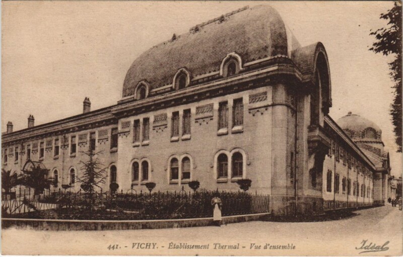 Carte postale ancienne Vichy Etablissement Thermal , vue d'ensemble à Vichy