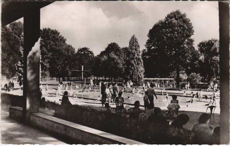 Carte postale ancienne Vichy Jardin d'Enfants à Vichy