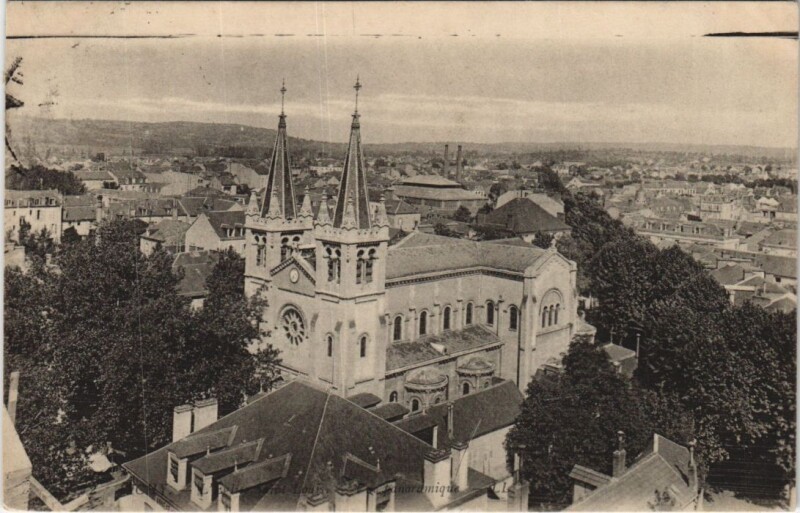 Carte postale ancienne Vichy Eglise Saint-Louis , vue panoramique à Vichy