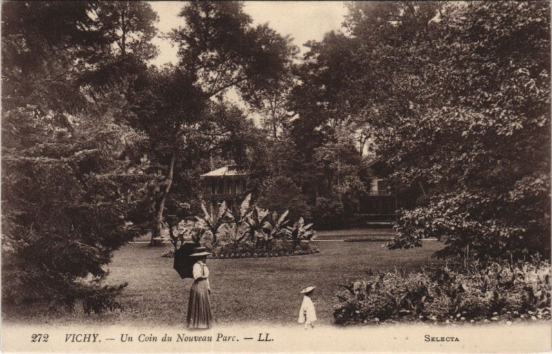 Carte postale ancienne Vichy Un coin du Nouveau Parc à Vichy