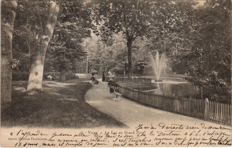 Carte postale ancienne Vichy Le Lac au Grand Parc à Vichy