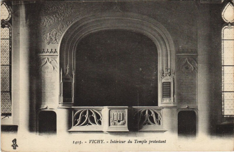 Carte postale ancienne Vichy Interieur du Temple protestant à Vichy