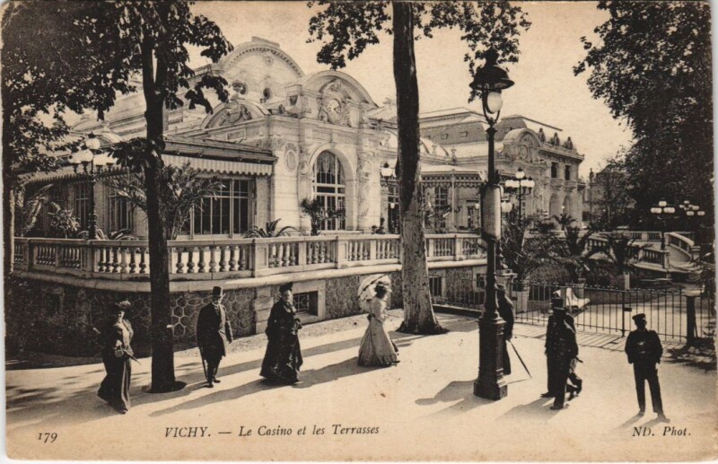 Carte postale ancienne Vichy Le Casino et les Terrasses à Vichy