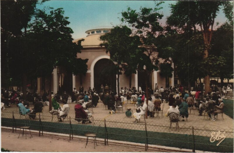 Carte postale ancienne Vichy Jardins de la Source de l'Hopital à Vichy