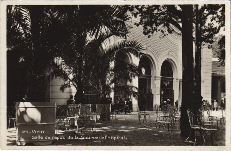 Carte postale ancienne Vichy Salle de repos de la Source de l'HOpital à Vichy