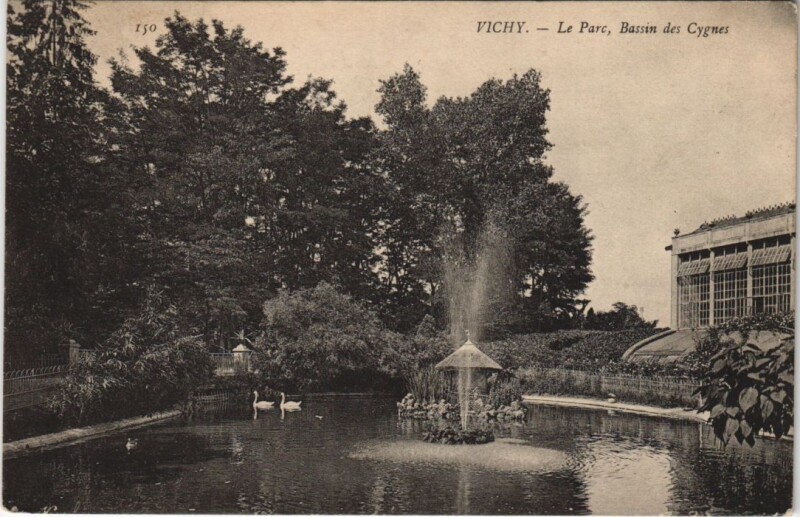 Carte postale ancienne Vichy Le Parc, Bassin des Cygnes à Vichy