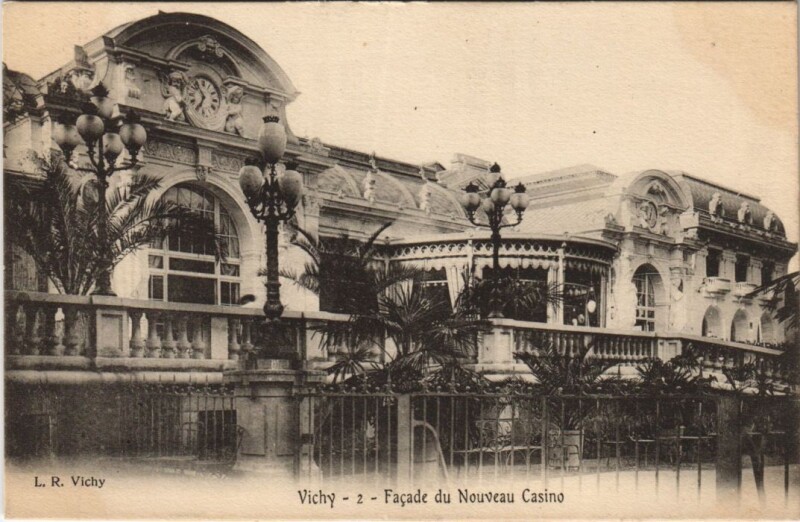 Carte postale ancienne Vichy Facade du Nouveau Casino à Vichy