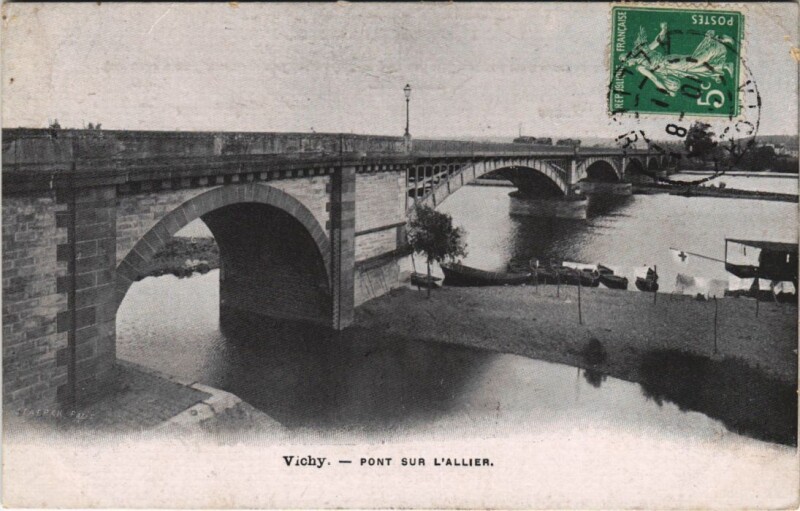 Carte postale ancienne Vichy Pont sur l'Allier à Vichy