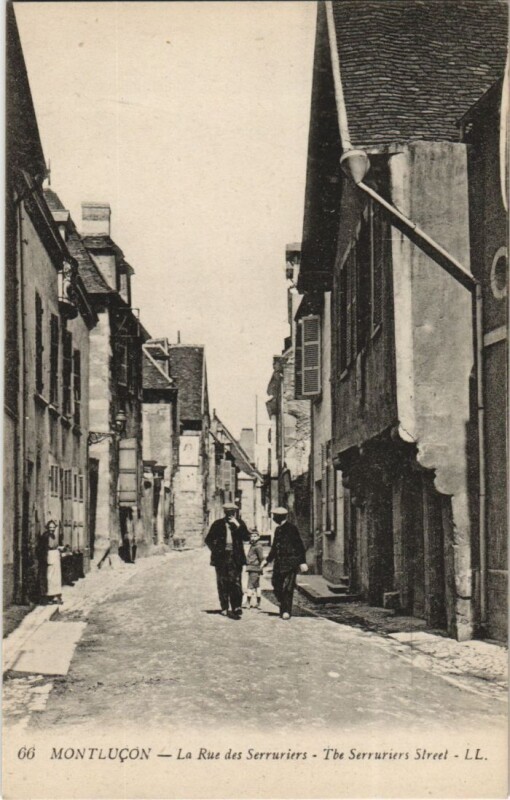 Carte postale ancienne Montlucon La Rue des Serruriers