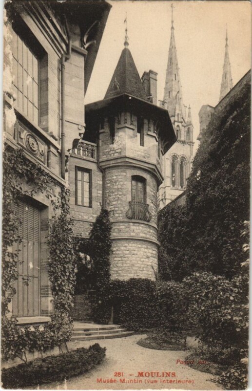 Carte postale ancienne Moulins Musee Mantin à Moulins