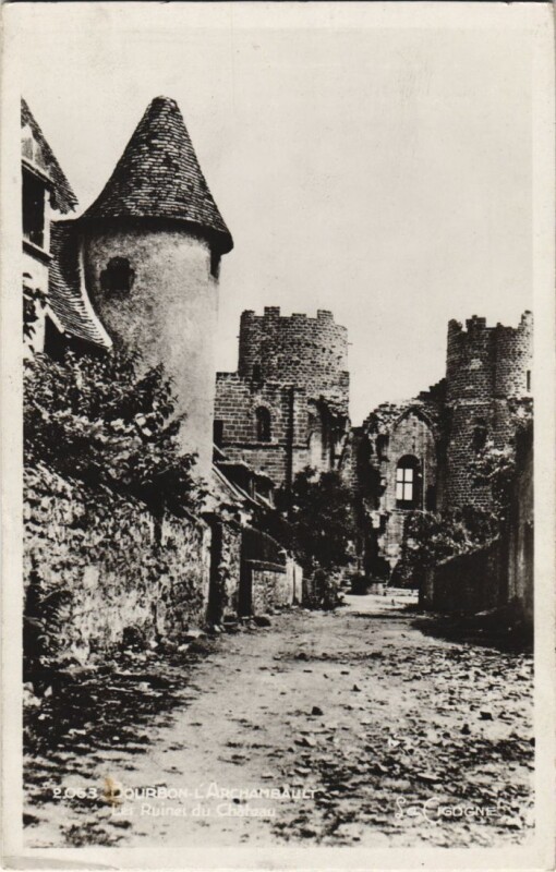 Carte postale ancienne Bourbon-l'Archambault Les Ruines du Chateau à Bourbon-l'Archambault