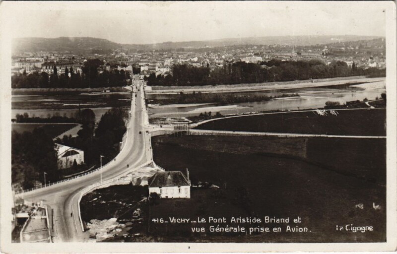 Carte postale ancienne Vichy Le Pont Aristide Briand - Vue Generale à Vichy