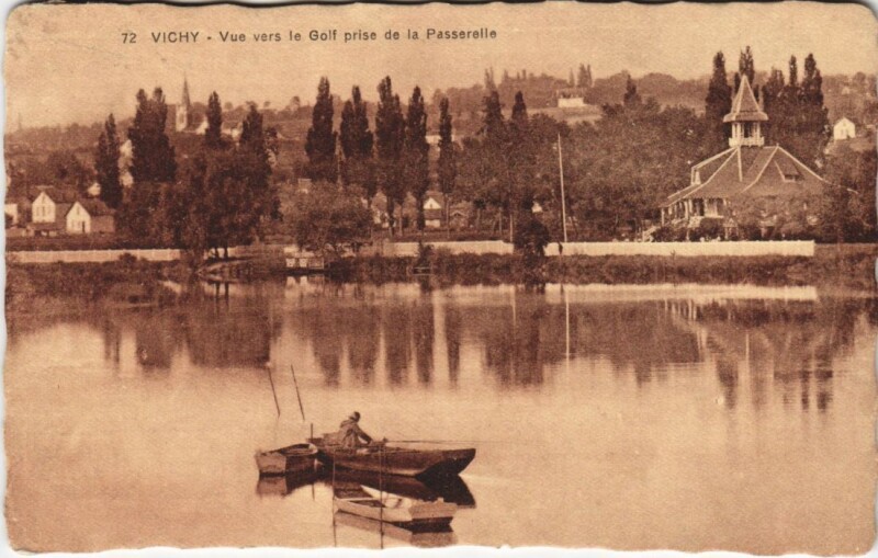 Carte postale ancienne Vichy Vue vers le Golf prise de la Passerelle à Vichy