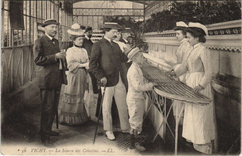 Carte postale ancienne Vichy La Source des Celestins à Vichy