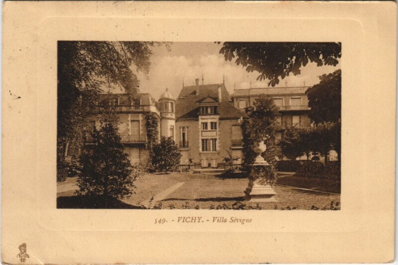 Carte postale ancienne Vichy Villa Sevigne à Vichy
