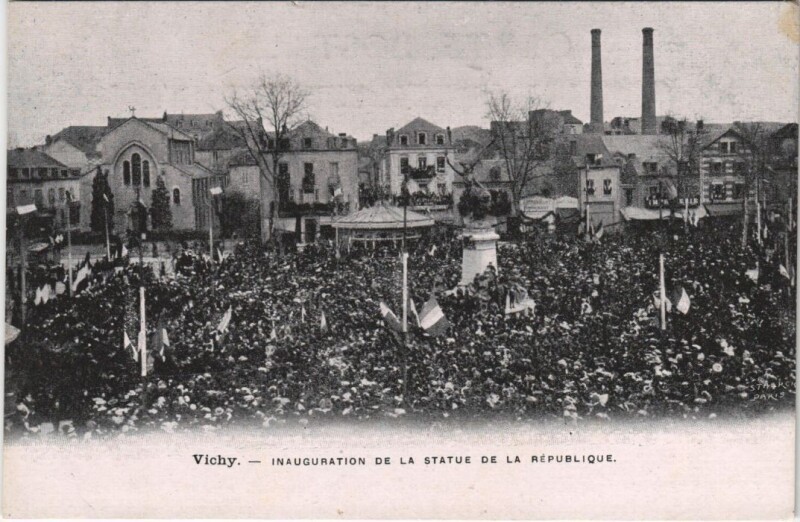 Carte postale ancienne Vichy Inauguration de la Statue de la Republique à Vichy