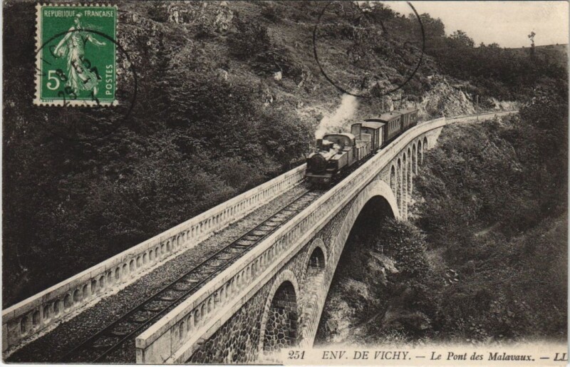 Carte postale ancienne Vichy Environs - Le Pont des Malavaux à Vichy