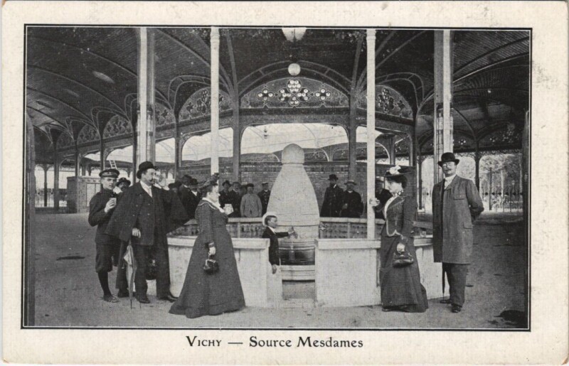 Carte postale ancienne Vichy Source Mesdames à Vichy