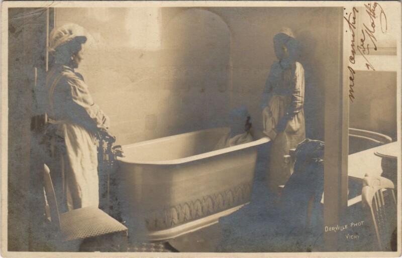 Carte postale ancienne Vichy Etablissement Thermal à Vichy