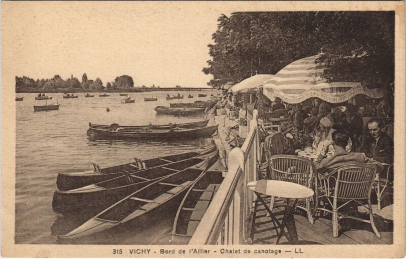 Carte postale ancienne Vichy Bords de l'Allier - Chalet de Canotage à Vichy