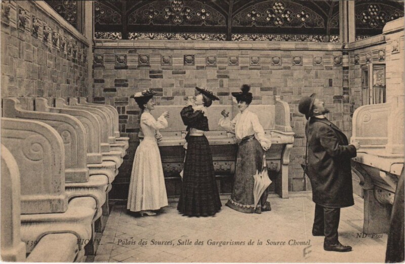 Carte postale ancienne Vichy Palais des Sources - Salle des Gargarismes à Vichy