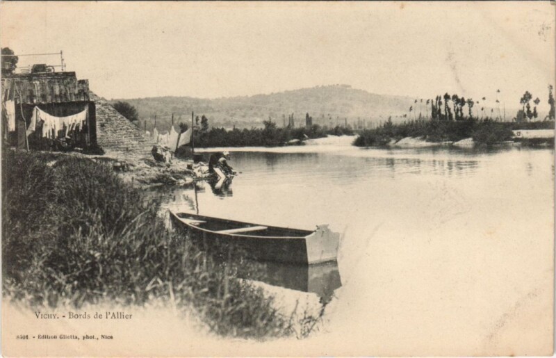 Carte postale ancienne Vichy Bords de l'Allier à Vichy