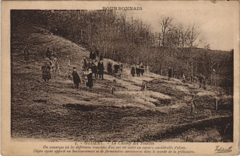 Carte postale ancienne Glozel Le Champ des Fouilles
