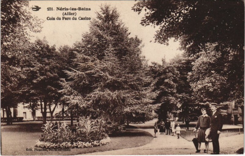 Carte postale ancienne Neris-les-Bains Coin du Parc du Casino