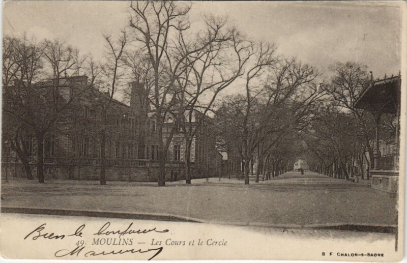 Carte postale ancienne Moulins Les Cours et le Cercle à Moulins