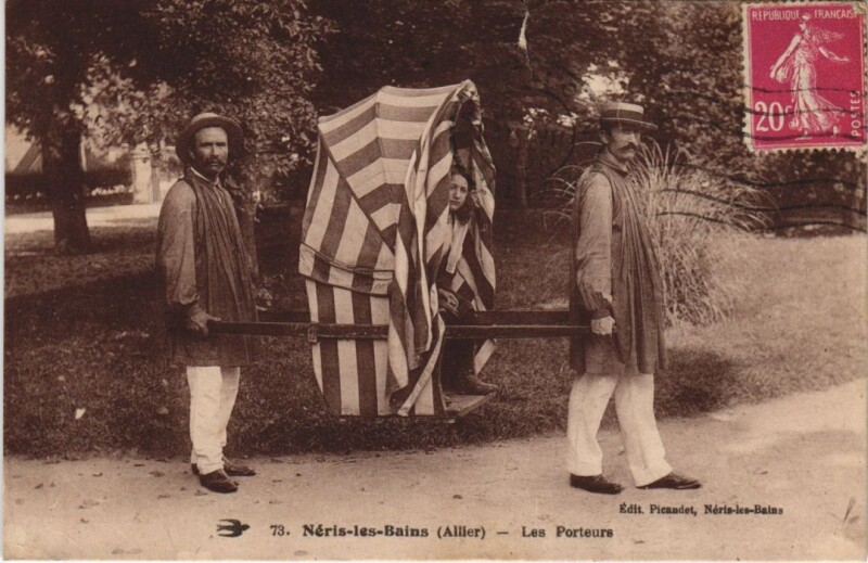 Carte postale ancienne Neris-les-Bains Les Porteurs