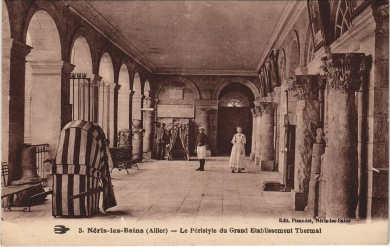 Carte postale ancienne Neris-les-Bains - Le Péristyle du Grand Etablissement Thermal à Néris-les-Bains