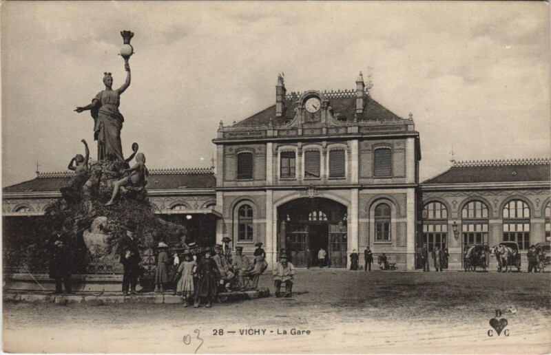 Carte postale ancienne Vichy La Gare à Vichy