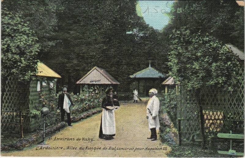 Carte postale ancienne Vichy Environs - L'Ardoisiere - Allee du Kiosque de Bal à Vichy