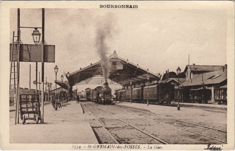 Carte postale ancienne Saint-Germain-des-Fosses La Gare