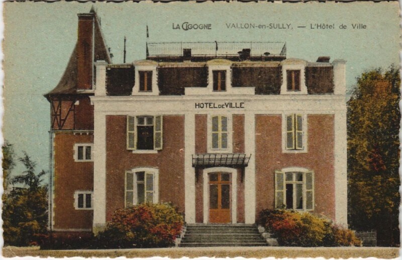 Carte postale ancienne Vallon-en-Sully L'Hotel de Ville à Vallon-en-Sully