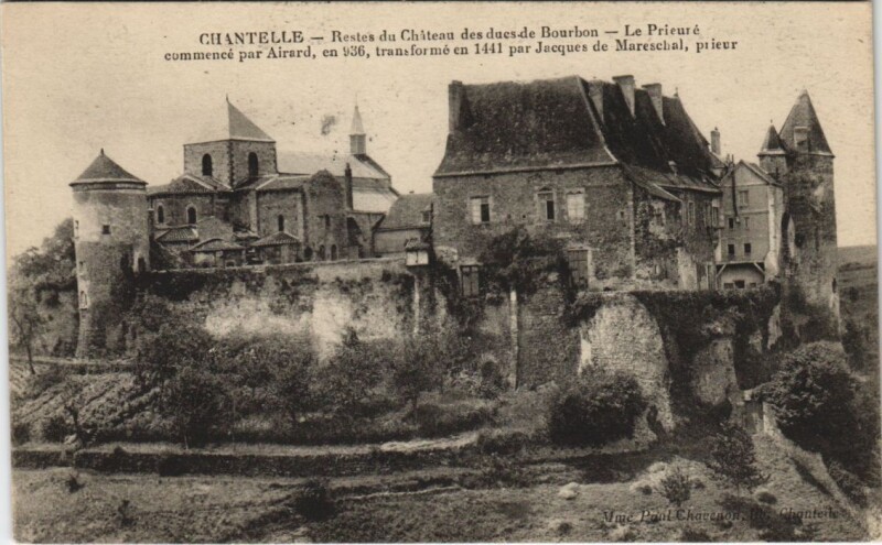 Carte postale ancienne Chantelle Restes du Chateau des Ducs de Bourbon à Chantelle