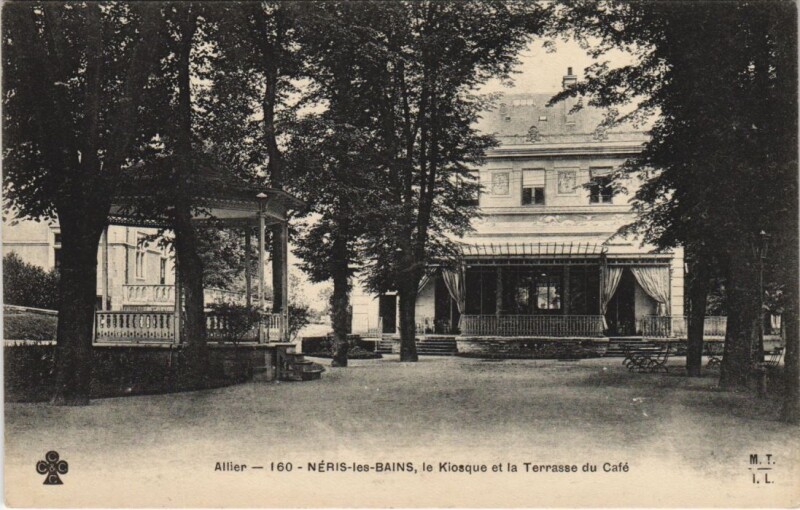 Carte postale ancienne Neris-les-Bains Le Kiosque et la Terrasse du Cafe
