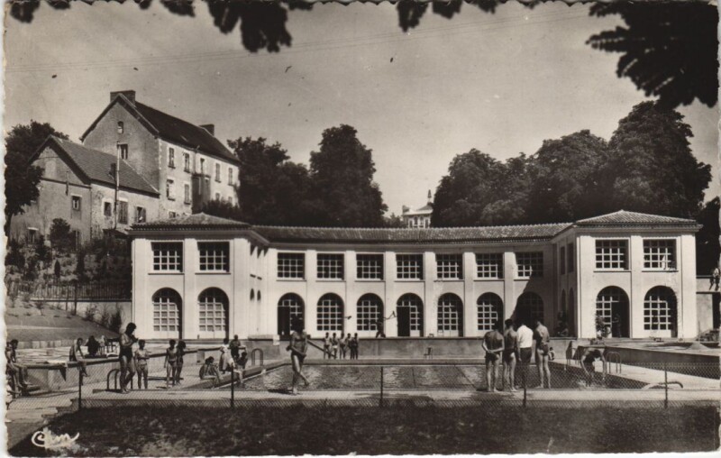 Carte postale ancienne Neris-les-Bains La Piscine