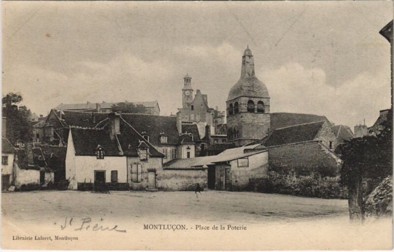 Carte postale ancienne Montlucon Place de la Poterie