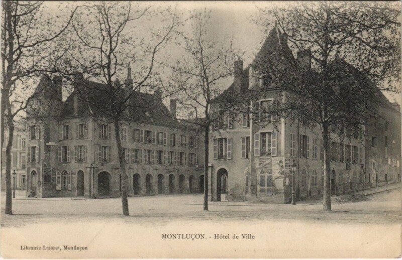 Carte postale ancienne Montlucon Hotel de Ville