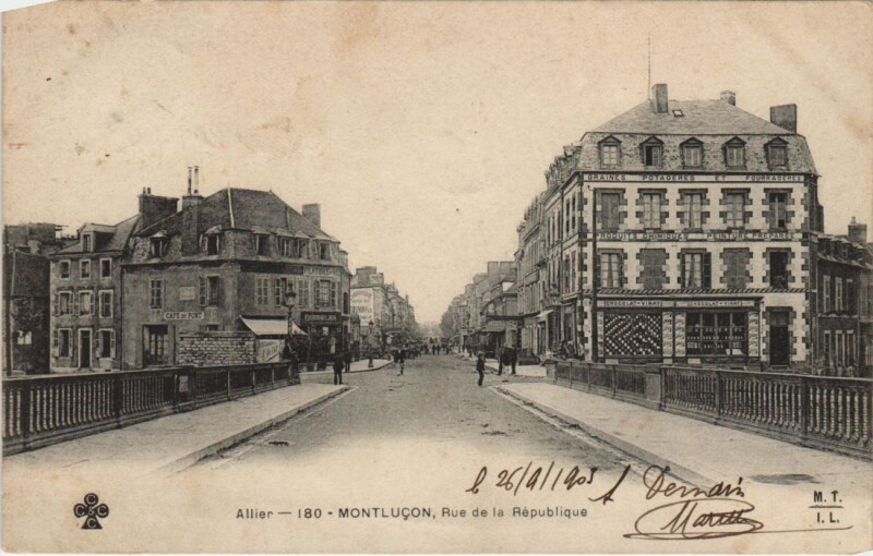 Carte postale ancienne Montlucon Rue de la Republique