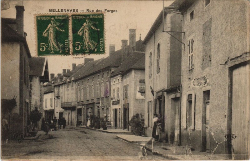 Carte postale ancienne Bellenaves Rue des Forges à Bellenaves